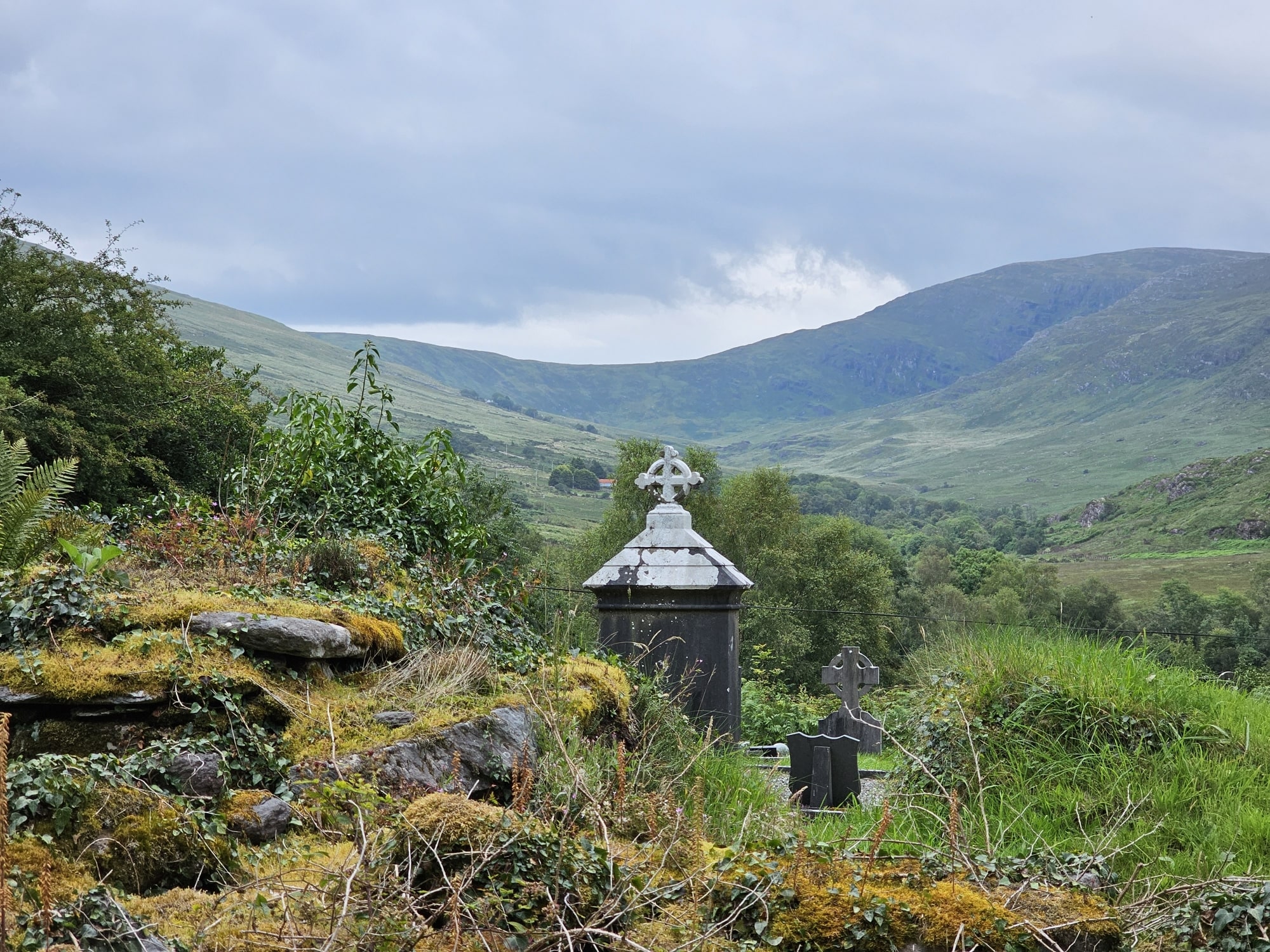 Saint Fiachna's graveyard view